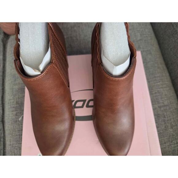 SODA Dark Brown Faux Leather Ankle Boots 6.5 NWT - Picture 2 of 4